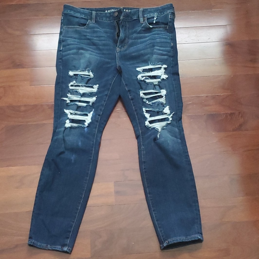 Ripped high-waisted jeans